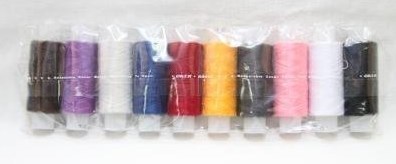 nabor-shvejnyh-nitok-100-ekstra-poliester-100krasnaya-nit-chernye-po-10-sht-200-m